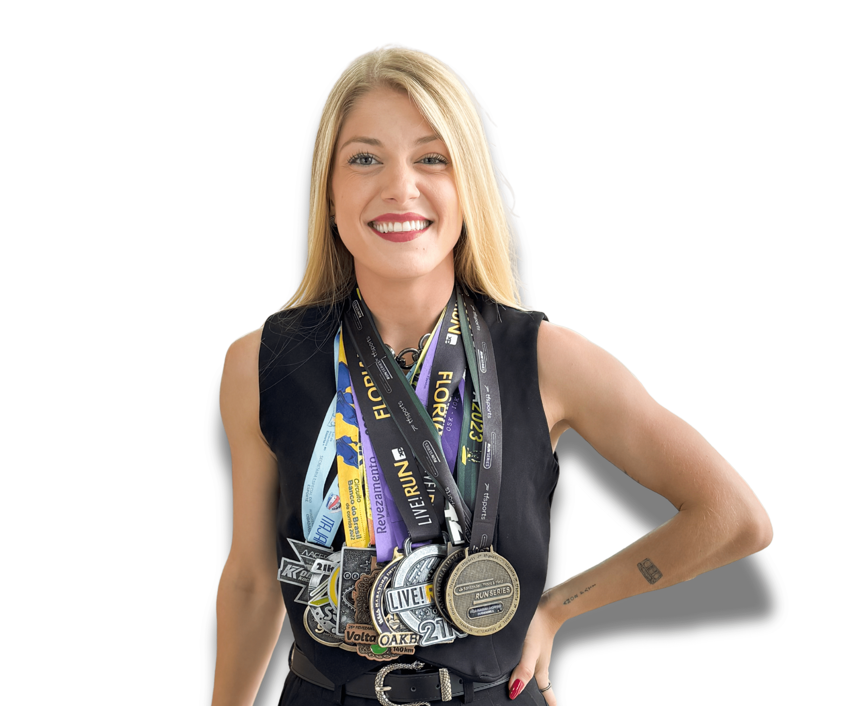 Nutricionista Carol Baldança com suas medalhas de corrida
